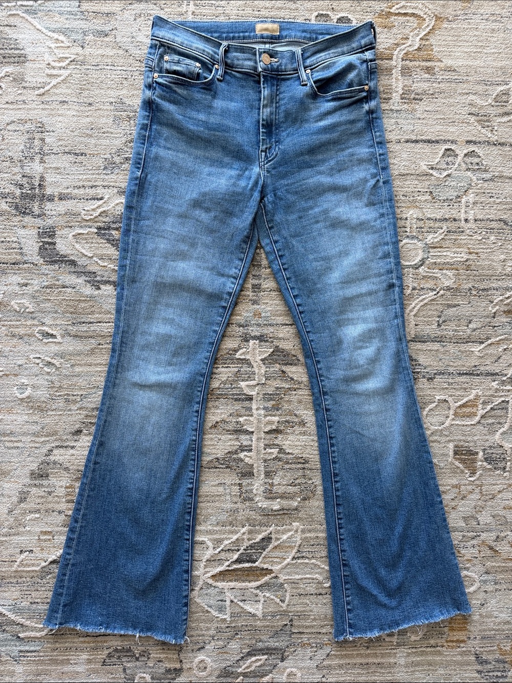 MOTHER The Weekender Fray Midwash Jeans
